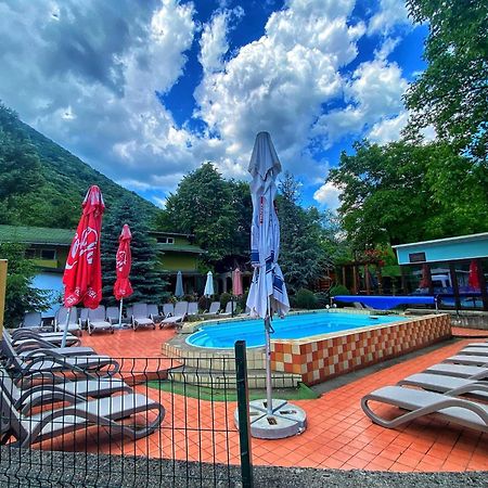Pensiunea El Plazza Байле Херкулане Екстериор снимка